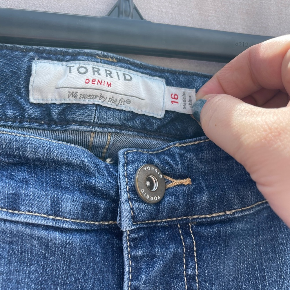 Torrid Blue Skinny Jeans Classic Style - Picture 2 of 8